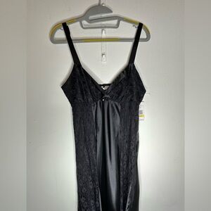 Flora Nikrooz Black Floral Lace Nightgown NWT Size Medium